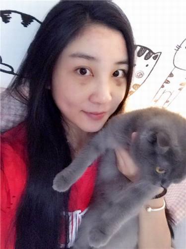 姐妹们,较近过的还好吗?较近过去的11.11真是剁手党的节日啊!哼哼哼!你们剁手购物!我剁手整形!比比看,以后谁的个人魅力更大,当然是精于打扮脸蛋的我啦