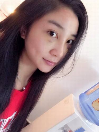 姐妹们,较近过的还好吗?较近过去的11.11真是剁手党的节日啊!哼哼哼!你们剁手购物!我剁手整形!比比看,以后谁的个人魅力更大,当然是精于打扮脸蛋的我啦