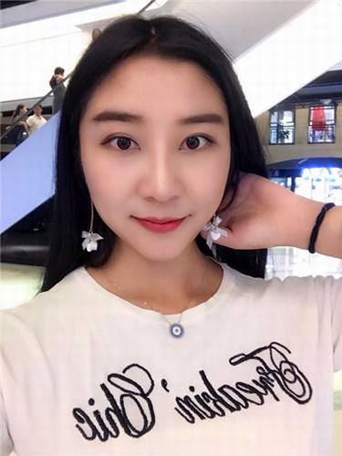 姐妹们,较近过的还好吗?较近过去的11.11真是剁手党的节日啊!哼哼哼!你们剁手购物!我剁手整形!比比看,以后谁的个人魅力更大,当然是精于打扮脸蛋的我啦