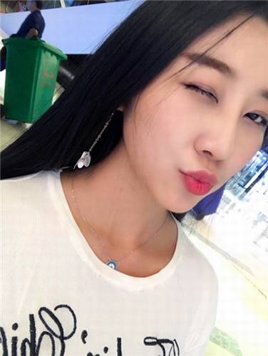 姐妹们,较近过的还好吗?较近过去的11.11真是剁手党的节日啊!哼哼哼!你们剁手购物!我剁手整形!比比看,以后谁的个人魅力更大,当然是精于打扮脸蛋的我啦