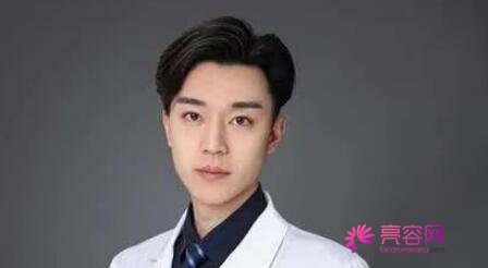 南京鼓楼医院徐晔爆红网络，颜值简直就是小说男主角！点进来了解一下吧！